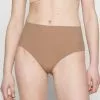 Spanx UNDIETECTABLE BRIEF - Shapewear - Cafe Au Lait -Spanx Verkaufsshop 2585ca399c3a46918f4ca54d3a85bfa3