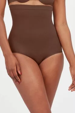 <!-- Mp_trans_schedule_disable_start Remove 1034 -->Spanx<!-- Mp_trans_schedule_disable_end Remove 1034 --> Spanx® Higher Power Mittelstark Figurformendes Höschen