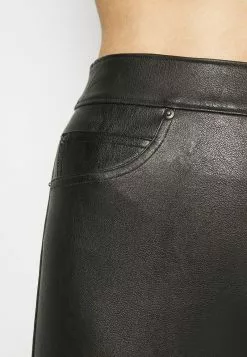 Spanx LEATHER-LIKE ANKLE SKINNY PANT - Leggings - Strümpfe - Classic Black -Spanx Verkaufsshop 60dc0fd6e8e74dc8ab10d499ae6dd6d6