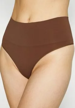 Spanx EVERYDAY SHAPING THONG - String - Chestnut Brown -Spanx Verkaufsshop a11d90752d104304966c9db35465bb7f