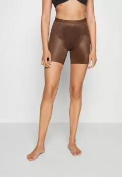 Spanx THINSTINCTS 2.0 GIRLSHORT - Shapewear - Chestnut Brown -Spanx Verkaufsshop ac0f2e6f56a947bf8c7c4a15ce772ee3 1
