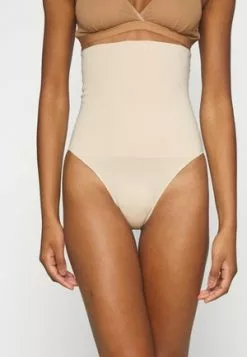 Spanx SUIT YOUR FANCY HIGH-WAISTED THONG - Shapewear - Champagner Beige -Spanx Verkaufsshop b193ec4d5fde4497acb81b355c9d8d88
