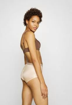 Spanx THINSTINCTS® 2.0 BRIEF - Slip - Champagne Beige 10 Spanx THINSTINCTS® 2.0 BRIEF - Slip - Champagne Beige -Spanx Verkaufsshop c0d8b1c8911345efac7190817059cc7c