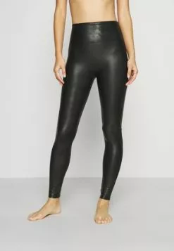 Spanx FAUX LEATHER MOTO LEGGINGS - Leggings - Strümpfe - Black -Spanx Verkaufsshop cc168e241a1148cabebdf661ebda73b3